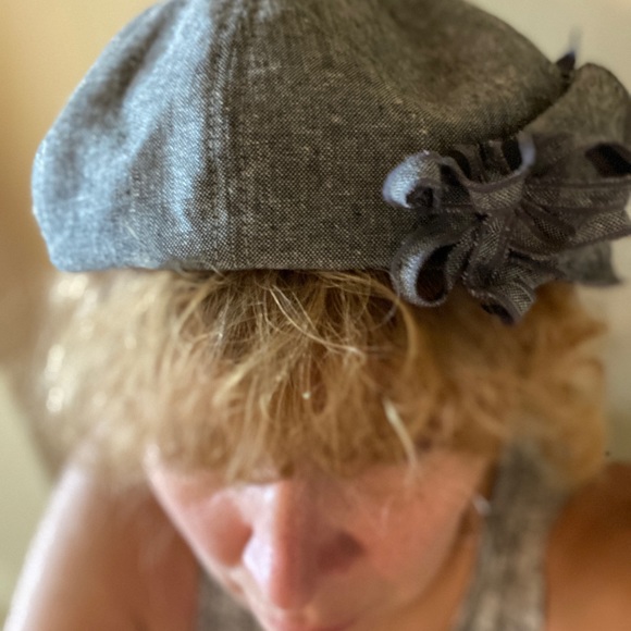 De Lux grey hat with bow - Picture 7 of 16